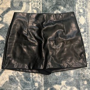 Abercrombie Vegan Leather Skort NWT Size Large